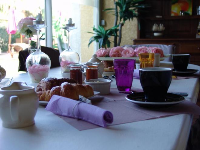 Petit-déjeuner à villa l'Eden